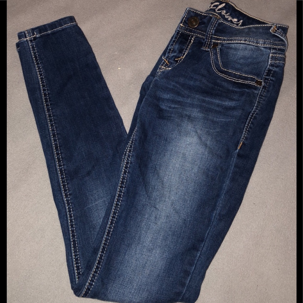 Skinny Jeans With Back Pocket Design